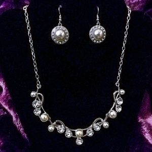 Nwt papaarazzi faux diamond&pearl necklace/earring